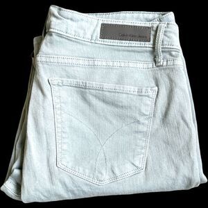 Calvin Klein cropped skinny jeans size 10.